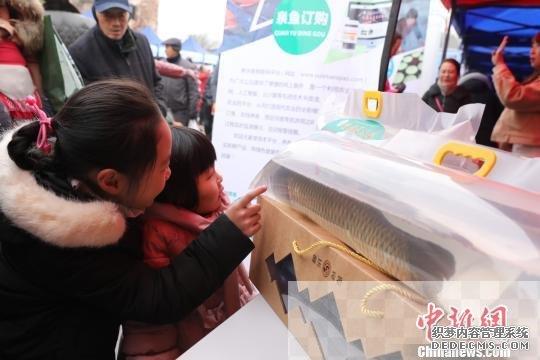 安徽休寧：鄉土美食“趕大集”